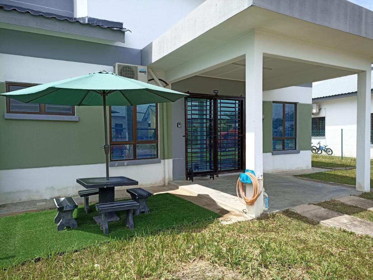 Aisya Homestay Bajet Karak Setia Exterior photo