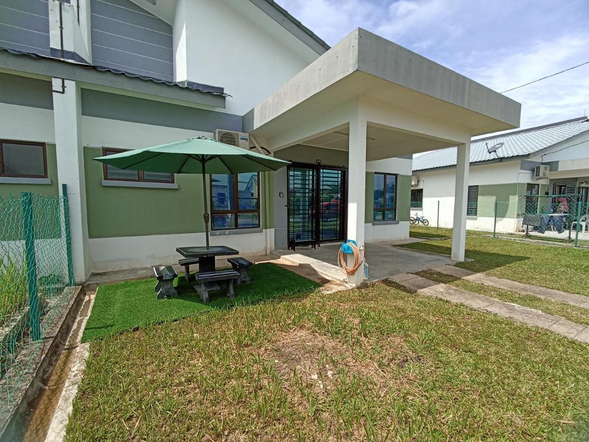 Aisya Homestay Bajet Karak Setia Exterior photo